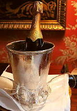 Super Snelle Design Champagnekoeler voor de Beste Oud en Nieuw & Nieuwjaar Party LEES MEER... Super Snelle Design Champagnekoeler voor de Beste Oud en Nieuw & Nieuwjaar Party LEES MEER...