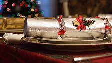 Kerst Knutselen voor de Gedekte Kersttafel Christmas Crackers met Kleine Kerstcadeautjes en Knalrotjes - Trendy Kerst Idee voor het hele Gezin tijdens het Kerstdiner LEES MEER... (DroomHome.nl) Kerst Knutselen voor de Gedekte Kersttafel Christmas Crackers met Kleine Kerstcadeautjes en Knalrotjes - Trendy Kerst Idee voor het hele Gezin tijdens het Kerstdiner LEES MEER... (DroomHome.nl)