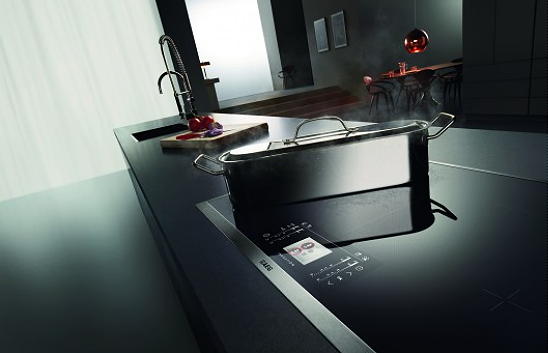 Design Keuken - Woonkeukens met Ambities - AEG Inductiekookplaat MaxiSense! Fornuizen en Kookplaten LEES MEER... (Foto Perscentrum Wonen op DroomHome.nl) Design Keuken - Woonkeukens met Ambities - AEG Inductiekookplaat MaxiSense! Fornuizen en Kookplaten LEES MEER... (Foto Perscentrum Wonen op DroomHome.nl)