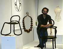 Design Klassiekers als Nieuw! Ontwerper Sjoerd Vroonland Stoelen LEES MEER... (Foto Sjoerd Vroonland op Woonbeurs Amsterdam 2011, door DroomHome.nl) Design Klassiekers als Nieuw! Ontwerper Sjoerd Vroonland Stoelen LEES MEER... (Foto Sjoerd Vroonland op Woonbeurs Amsterdam 2011, door DroomHome.nl)