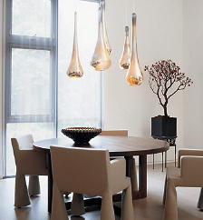 Eetkamer Verlichting met Sfeervolle Hanglampen Boven de Eetkamertafel met Marcel Wanders Design Stoelen LEES MEER... Eetkamer Verlichting met Sfeervolle Hanglampen Boven de Eetkamertafel met Marcel Wanders Design Stoelen LEES MEER...