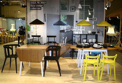 Ikea PS Design 2012 Collectie van Nieuwste Meubels & Woonaccessoires - Ikea Keuken met de Nieuwste Eettafel, Armstoelen, Ikea Lampen & Servies LEES MEER... (Foto Ikea Huis op Milaan Beurs Salone del Mobile door DroomHome.nl Ikea PS Design 2012 Collectie van Nieuwste Meubels & Woonaccessoires - Ikea Keuken met de Nieuwste Eettafel, Armstoelen, Ikea Lampen & Servies LEES MEER... (Foto Ikea Huis op Milaan Beurs Salone del Mobile door DroomHome.nl