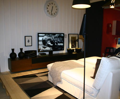 Ikea Uppleva TV-Meubel - Ikea Uppleva TV & Multimedia Set, Introductie op Milaan Design Week Salone del Mobile 2012 - Ikea Uppleva Kleur & Uitvoering: Donker Hout LEES MEER ... (Foto Ikea Uppleva TV_meubel, Salone del Mobile Beurs 2012 door DroomHome.nl) Ikea Uppleva TV-Meubel - Ikea Uppleva TV & Multimedia Set, Introductie op Milaan Design Week Salone del Mobile 2012 - Ikea Uppleva Kleur & Uitvoering: Donker Hout LEES MEER ... (Foto Ikea Uppleva TV_meubel, Salone del Mobile Beurs 2012 door DroomHome.nl)