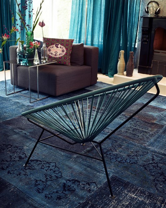Kleur & Interieur - Blauw & Beton - Een Sterke Combinatie - Woonkamer met Gebleekte Tapijt & Stoelen LEES MEER... (Foto Perscentrum Wonen op DroomHome.nl) Kleur & Interieur - Blauw & Beton - Een Sterke Combinatie - Woonkamer met Gebleekte Tapijt & Stoelen LEES MEER... (Foto Perscentrum Wonen op DroomHome.nl)