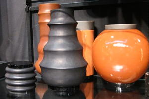 Interieur Trend Kleuren 2011 - Oranje met Zwart keramiek Vazen van Marcel Wolterinck LEES MEER... (Foto Perscentrum Wonen op DroomHome.nl) Interieur Trend Kleuren 2011 - Oranje met Zwart keramiek Vazen van Marcel Wolterinck LEES MEER... (Foto Perscentrum Wonen op DroomHome.nl)