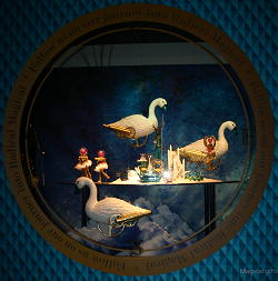 Kerst 2011 - Woonwarenhuis De Bijenkorf Kerst Etalage LEES MEER.. (Foto DroomHome.nl Bijenkorf Etalage Rotterdam)