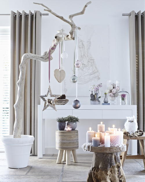 Kerst In Huis Trend 2011 - Kerst Trend Puur - Kerstboom & Kaarsen - LEES MEER.. (Foto Perscentrum Wonen op DroomHome.nl Kerst In Huis Trend 2011 - Kerst Trend Puur - Kerstboom & Kaarsen - LEES MEER.. (Foto Perscentrum Wonen op DroomHome.nl