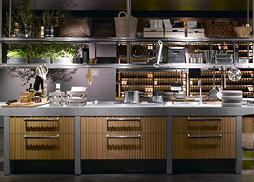 Lapis Keuken van Arclinea met Kruidentuin boven het Kookeiland! Moderne Keukenapparatuur als Design Afzuigkappen, Vaatwassers, Stoomovens Keuken Apparaten LEES MEER... Lapis Keuken van Arclinea met Kruidentuin boven het Kookeiland! Moderne Keukenapparatuur als Design Afzuigkappen, Vaatwassers, Stoomovens Keuken Apparaten LEES MEER...