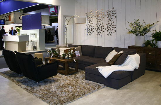 Leen Bakker Collectie - Leen Bakker Design Hoek Bank met Stoffen Woonkamer Fauteuils. Leen Bakker Bijzettafels op Modern Vloerkleed Met Leen Bakker Dressoir van Hout LEES MEER... (Foto Woonbeurs Amsterdam van DroomHome.nl) Leen Bakker Collectie - Leen Bakker Design Hoek Bank met Stoffen Woonkamer Fauteuils. Leen Bakker Bijzettafels op Modern Vloerkleed Met Leen Bakker Dressoir van Hout LEES MEER... (Foto Woonbeurs Amsterdam van DroomHome.nl)