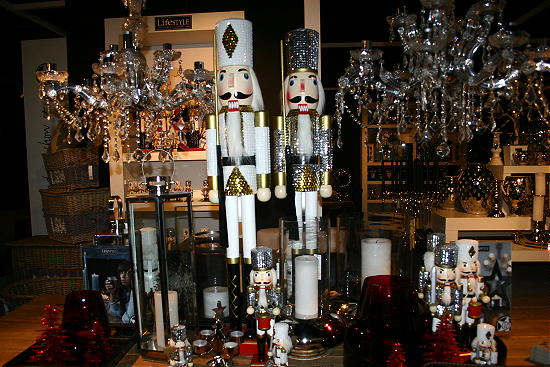 Lifestyle Home Collection Kerst 2011 Woonaccessoires - Engelse Notenkraker Kerstdecoratie LEES MEER... (Foto DroomHome op Home & Interior Beurs te Nieuwegein in het Home & Tradecenter) Lifestyle Home Collection Kerst 2011 Woonaccessoires - Engelse Notenkraker Kerstdecoratie LEES MEER... (Foto DroomHome op Home & Interior Beurs te Nieuwegein in het Home & Tradecenter)