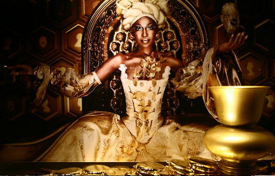 Ontwerper Marcel Wanders Kerst & Christmas Luxury Collectie voor de Bijenkorf Golden Queen, FOTO OVERZICHT... DroomHome.nl Ontwerper Marcel Wanders Kerst & Christmas Luxury Collectie voor de Bijenkorf Golden Queen, FOTO OVERZICHT... DroomHome.nl