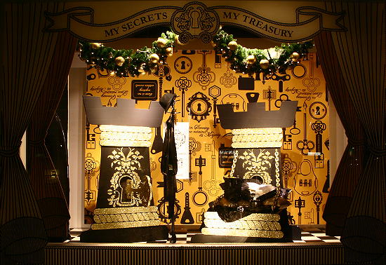 Marlies Dekkers Kerst Collectie Bijenkorf Etalage Kerst Kleding & Lingerie (Foto DroomHome.nl) Marlies Dekkers Kerst Collectie Bijenkorf Etalage Kerst Kleding & Lingerie (Foto DroomHome.nl)