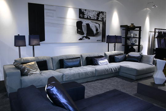 Complete Piet Boon Zone Interieur Kasten & Verlichting en Woonaccessoires. Prachtige Piet Boon huiskamer inrichting met staande lamp Klaar, vazen, Piet Boon salontafel Toos, Sietse Piet Boon kast & roomdivider. (Foto Woonbeurs Amsterdam 2008 op DroomHome.nl) Complete Piet Boon Zone Interieur Kasten & Verlichting en Woonaccessoires. Prachtige Piet Boon huiskamer inrichting met staande lamp Klaar, vazen, Piet Boon salontafel Toos, Sietse Piet Boon kast & roomdivider. (Foto Woonbeurs Amsterdam 2008 op DroomHome.nl)