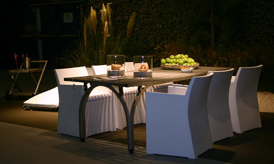 Tuinarsenaal Tuin meubelen Design & RVS Terras Interieur - RVS Tuintafel met Fauteuils en Lounge Chaise Longue op de Woonbeurs Amsterdam 2010 LEES MEER... (Foto DroomHome.nl) Tuinarsenaal Tuin meubelen Design & RVS Terras Interieur - RVS Tuintafel met Fauteuils en Lounge Chaise Longue op de Woonbeurs Amsterdam 2010 LEES MEER... (Foto DroomHome.nl)