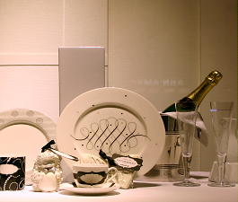 Viktor & Rolf Christmas Kerstcollectie in de Bijenkorf Viktor & Rolf Woonaccessoires als Viktor & Rolf Servies als Borden, Kop en Schotels en Bekers DroomHome.nl Viktor & Rolf Christmas Kerstcollectie in de Bijenkorf Viktor & Rolf Woonaccessoires als Viktor & Rolf Servies als Borden, Kop en Schotels en Bekers DroomHome.nl