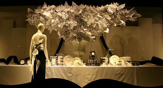 Viktor & Rolf Christmas Kerstcollectie 2009 in de Bijenkorf Etalages: Kerst Interieur, Fashion & Viktor & Rolf Parfum DroomHome.nl Viktor & Rolf Christmas Kerstcollectie 2009 in de Bijenkorf Etalages: Kerst Interieur, Fashion & Viktor & Rolf Parfum DroomHome.nl