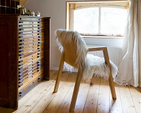 Meubel Trends - Houten Meubels zijn Hot Design! LEES MEER.. (Foto Flock of Chairs Stoel van Melle Koot  op DroomHome.nl)
