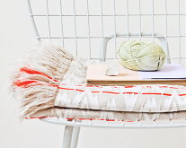 Dutch Design - Grafisch & Pastel Kleurige Textiel Collectie ISH., Ontwerp Mae Engelgeer - Dekens & Theedoeken in Pastel Kleuren met Grafische Vormen LEES MEER... (Foto ISH. Woontextiel Mae Engelgeer  op DroomHome.nl)