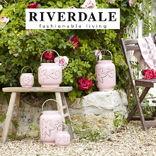 Riverdale Tuin & Woonaccessoires Collectie 2013 - Riverdale Tuintrends met Romantische Riverdale Terras, Balkon & Tuin Accessoires als Windlichten, Riverdale Tuinmeubelen, Kaarsen, Lantaarns, Servies & Woondecoratie! Haal Binnen naar Buiten! Riverdale LEES MEER.. (Foto Riverdale Fashionable Living  op DroomHome.nl)